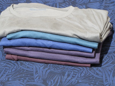 Pile de tee-shirts.