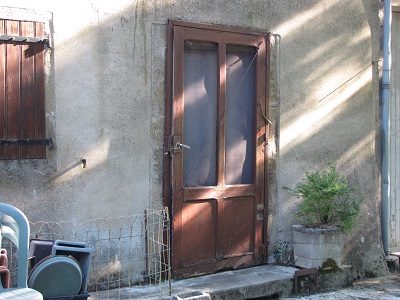 Porte-moustiquaire de la souillarde.