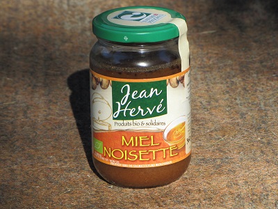 Bocal de pâte miel-noisette.
