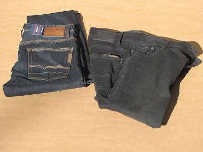 Deux jeans.