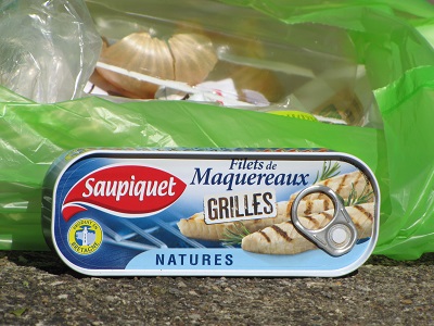 Boîtes de maquereaux.