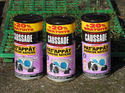 Boîtes de poison pour rats et souris.