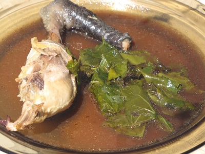 Cuisse de poulet et chénopode blanc.