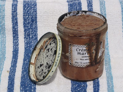 Pot de crème de marron fait maison.