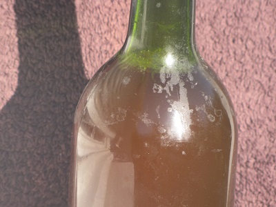 Bouteille de jus de cenelles.