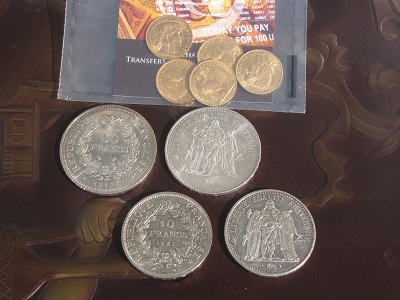 Pièces d'or et d'argent.