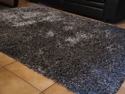 Tapis gris.