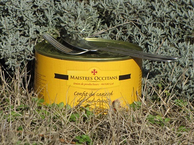 Grosse boîte de confit de canard.