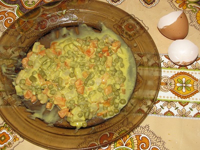 Assiette de macédoine à la mayonnaise.